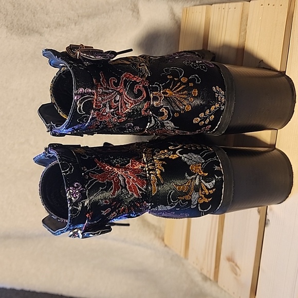 Diba Carryn Black Colorful Floral  Embroidery Heeled Boots - 8.5 - Picture 2 of 5